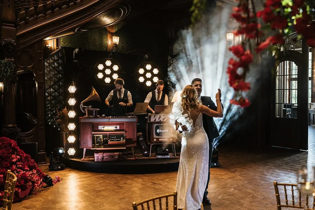 Elegancka sala i oprawa wydarzenia w stylu premium